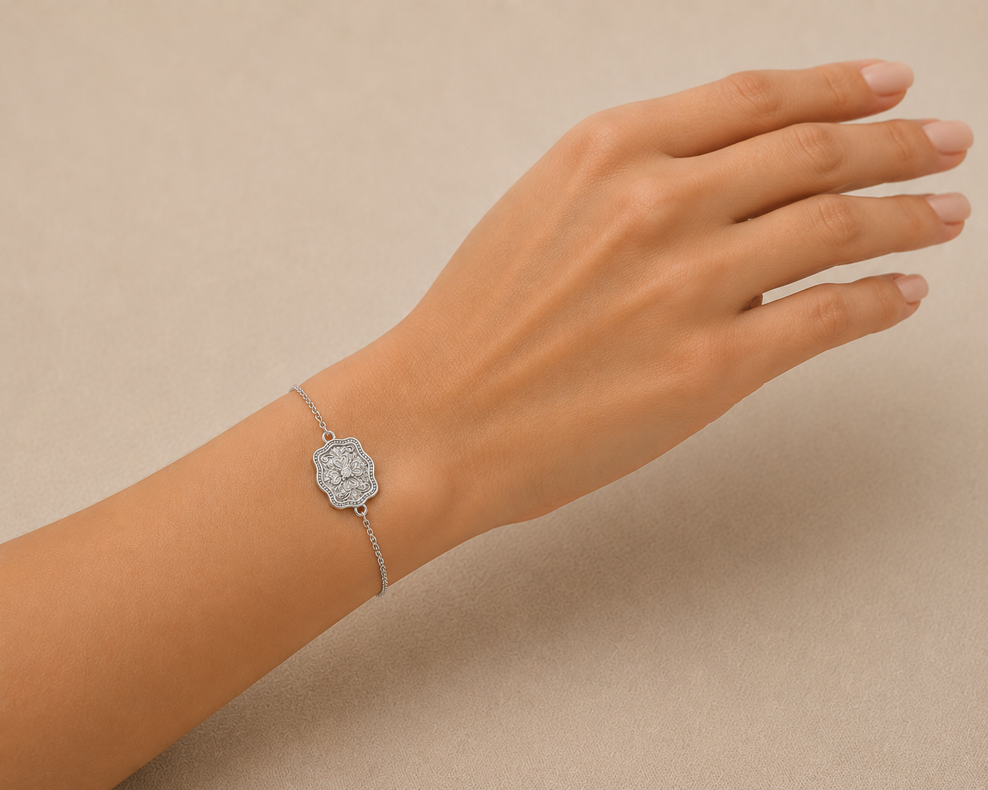 Auren Clover Buckle Bracelet