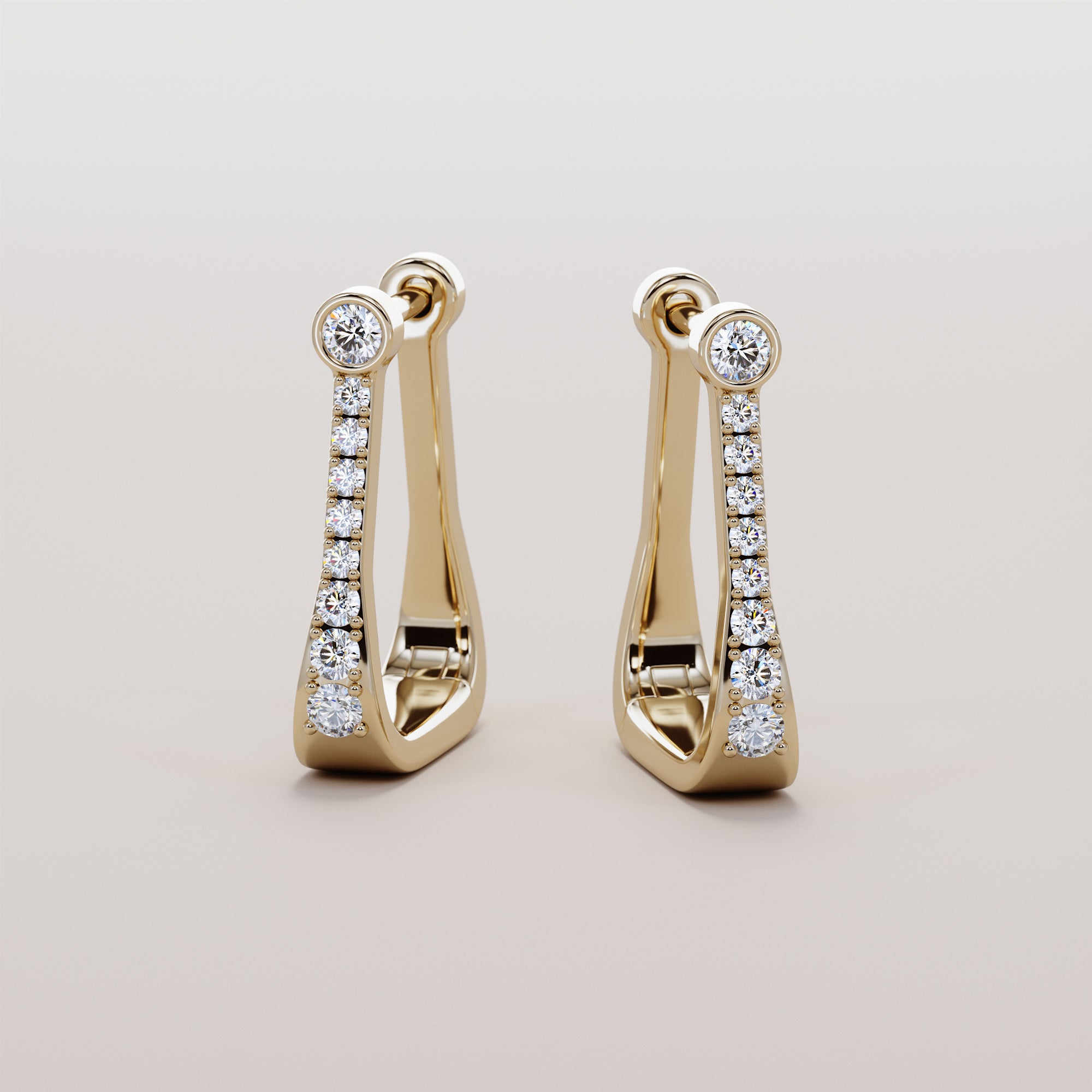 Western Stirrups Earrings With White Diamonds - Gold