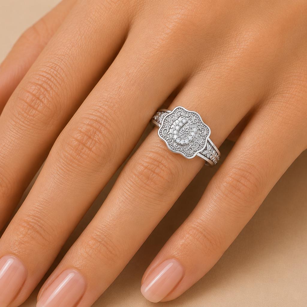 Auren Horseshoe Buckle Ring