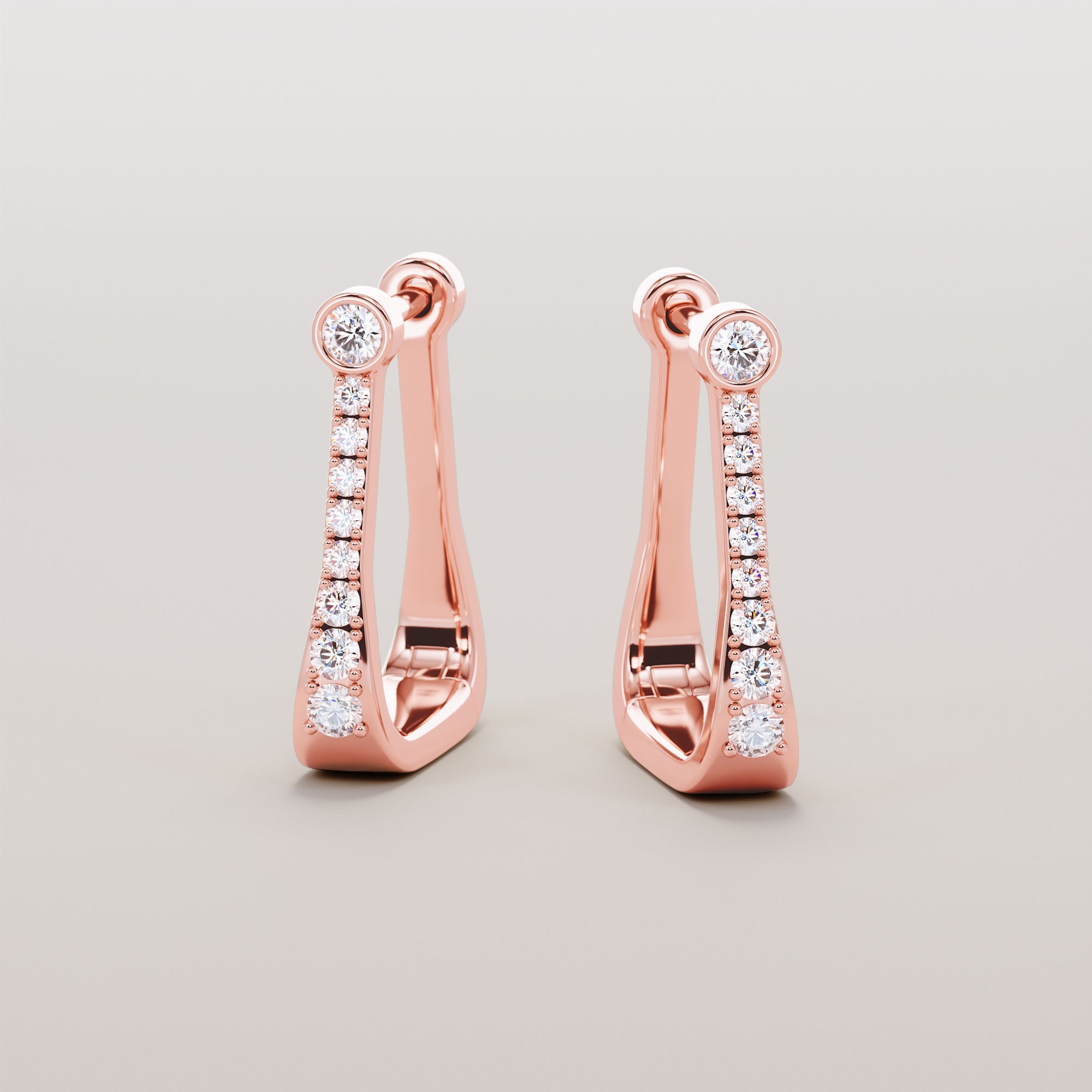 Western Stirrups Earrings With White Diamonds - Gold