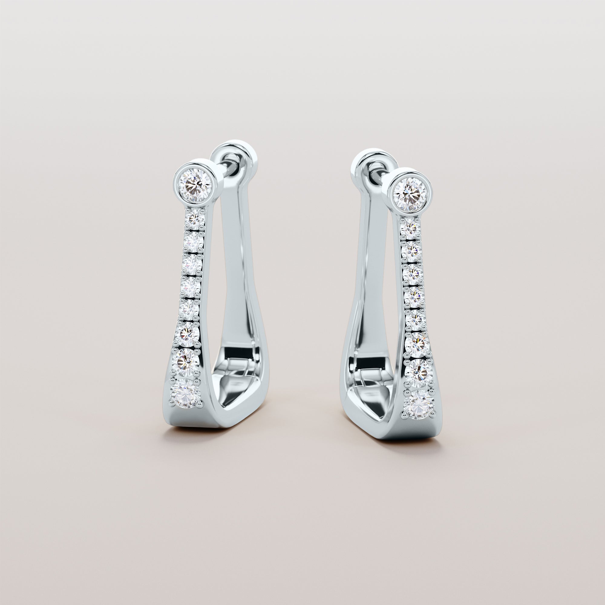 Western Stirrups Earrings With White Diamonds - Gold